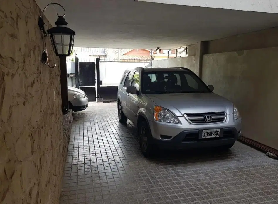 ALQUILER – CHALET DE 5 AMBIENTES EN 2 PLANTAS CON JARDÍN Y PILETA 1