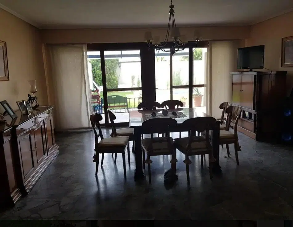 ALQUILER – CHALET DE 5 AMBIENTES EN 2 PLANTAS CON JARDÍN Y PILETA 2