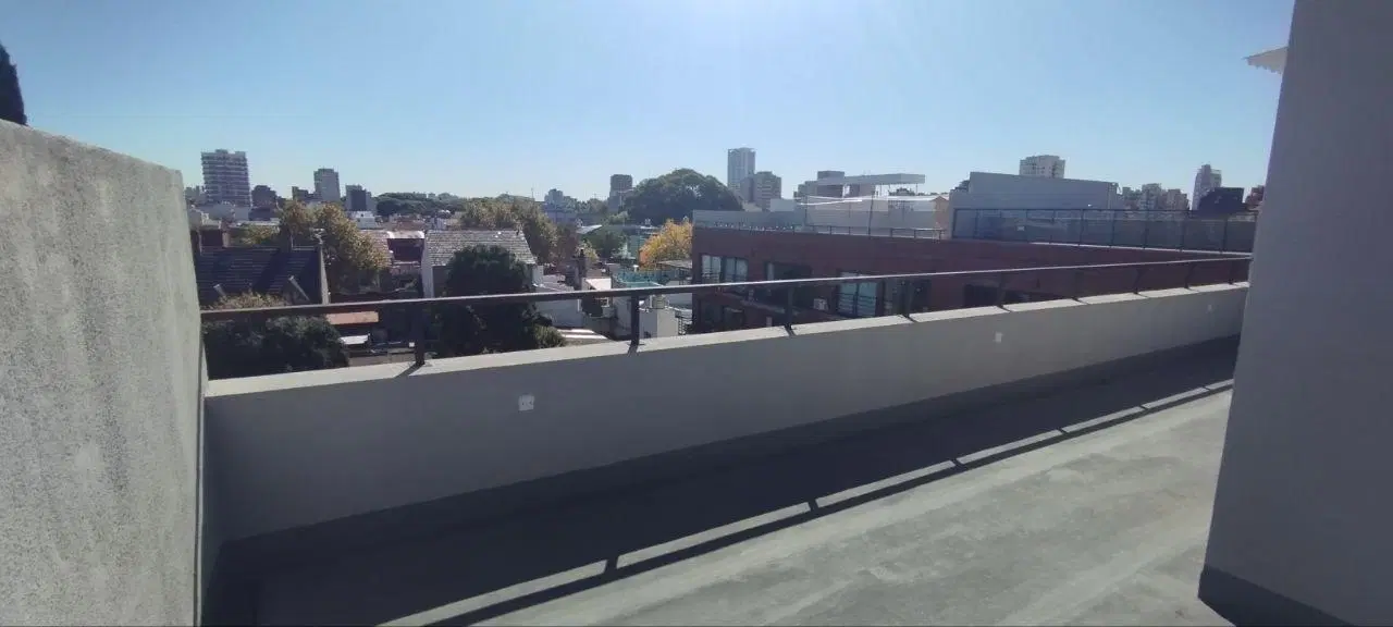 Luminoso penthouse de 3 ambientes en la zona más verde y tranquila de la ciudad. ¡Edificio con pilet 4