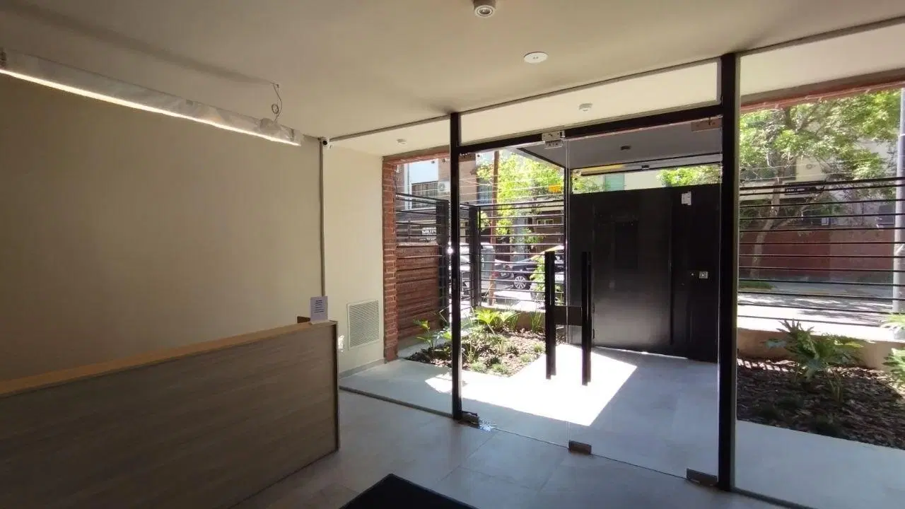 Luminoso penthouse de 3 ambientes en la zona más verde y tranquila de la ciudad. ¡Edificio con pilet 2