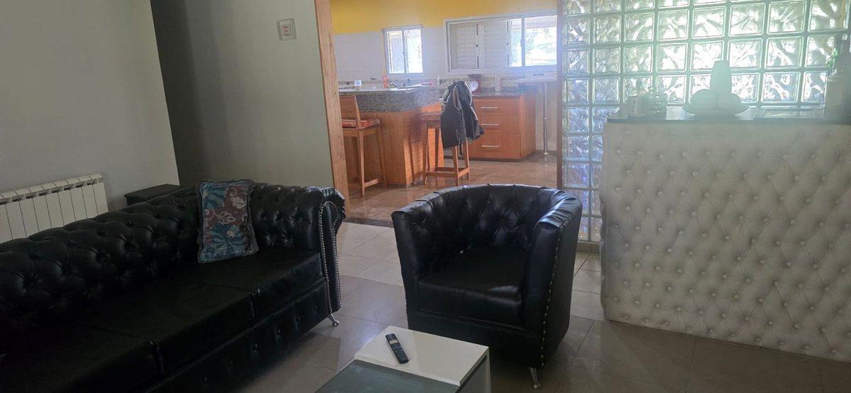 VENTA CASA 5 AMB DOMSELAAR  SOBRE LOTE 1400 MTS