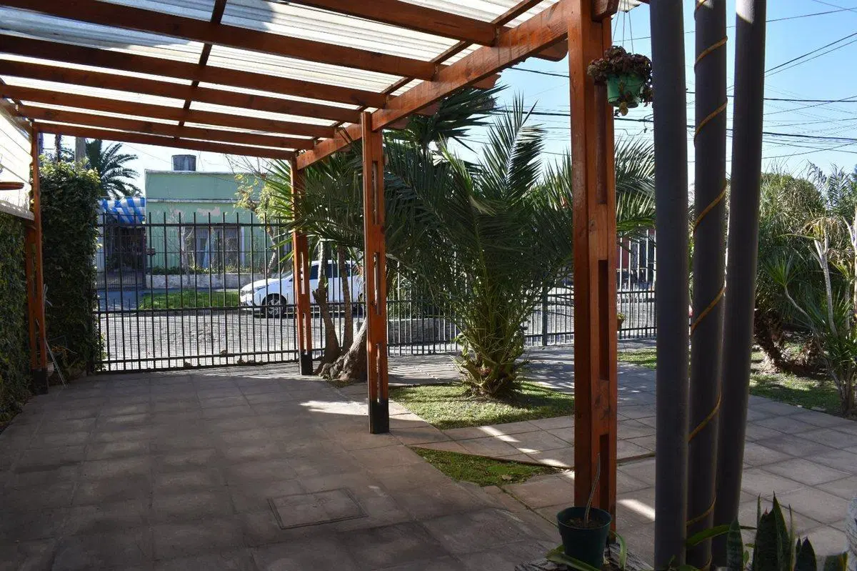 VENTA CASA 4 AMBIENTES EN CASTELAR PATIO GARAGE 3