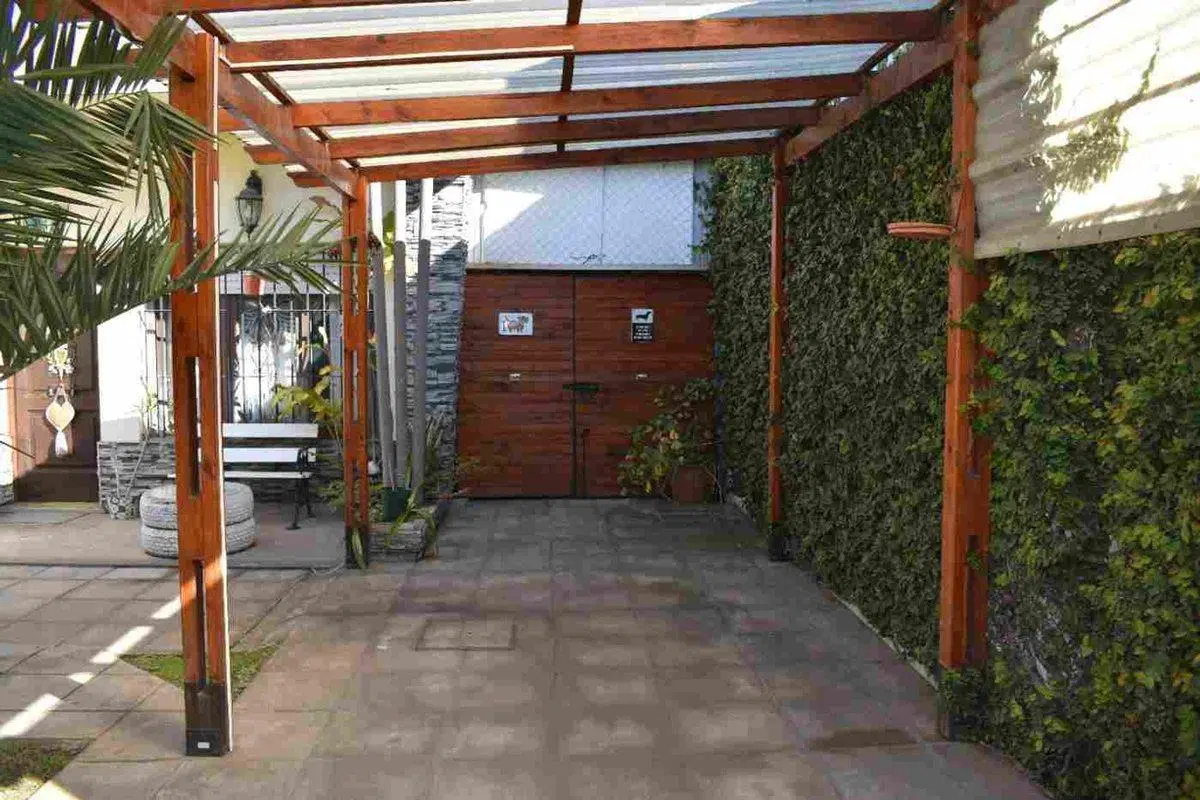 VENTA CASA 4 AMBIENTES EN CASTELAR PATIO GARAGE 4