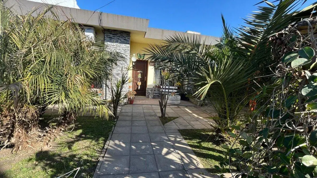 VENTA CASA 4 AMBIENTES EN CASTELAR PATIO GARAGE 5