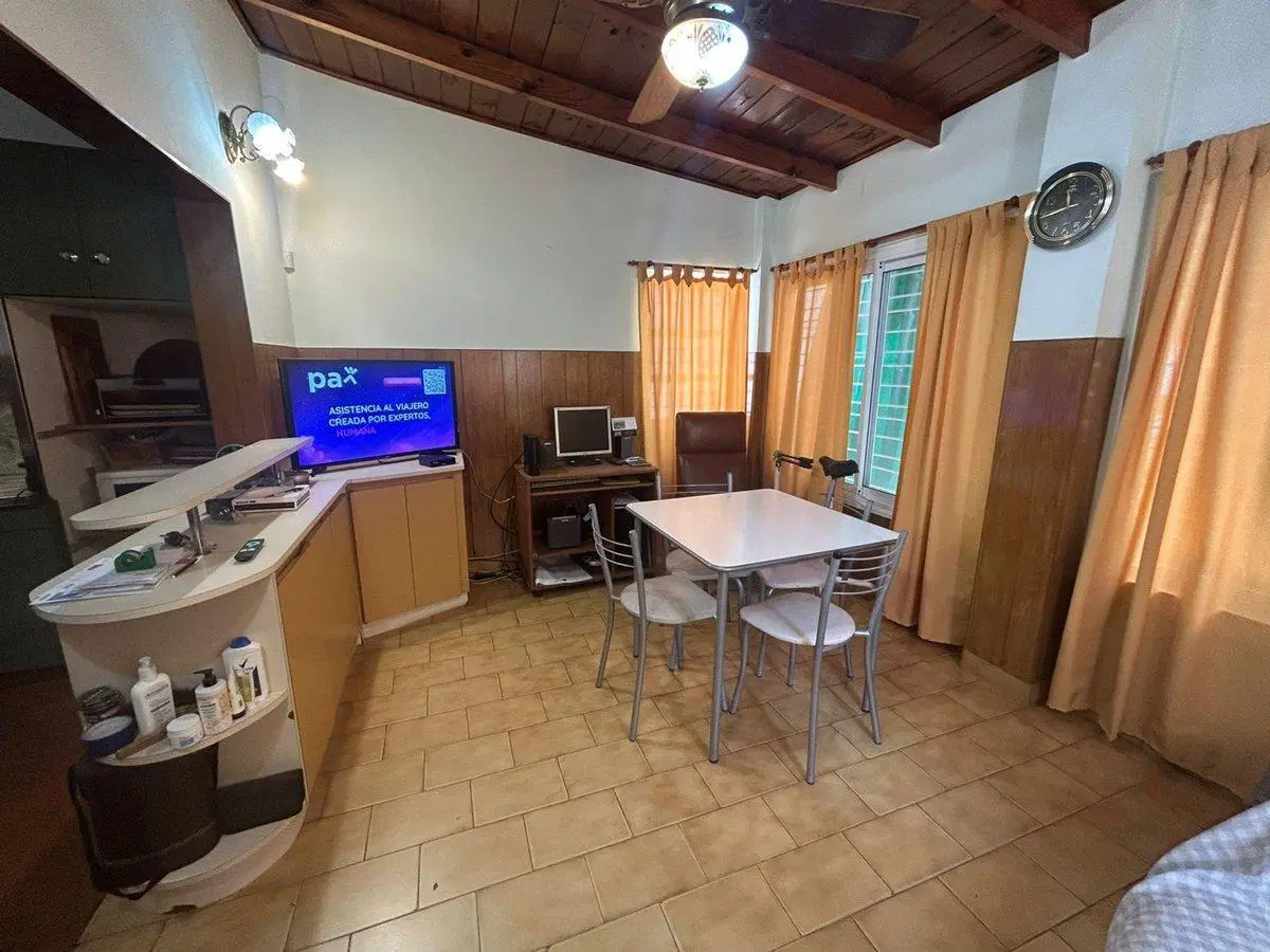 VENDE CASA 4 AMB PILETA- POSIBILIDAD 2DA VIVIENDA 3