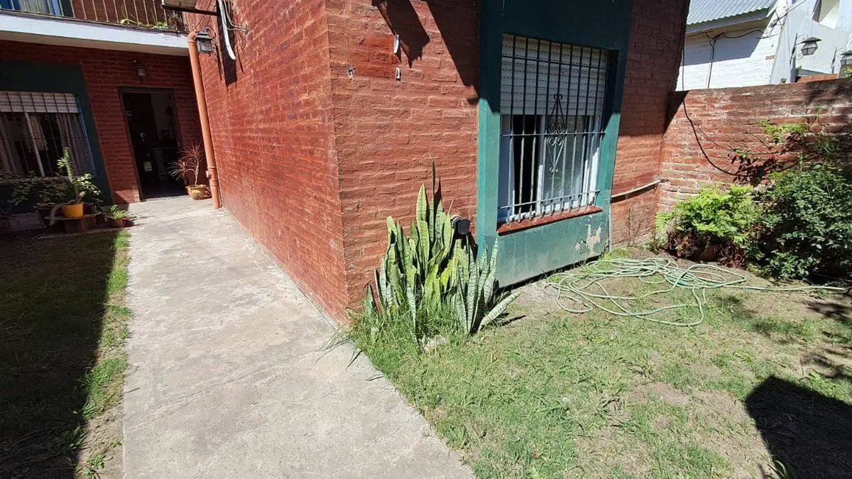 VENDE CASA 4 AMBIENTES CAÑUELAS 5