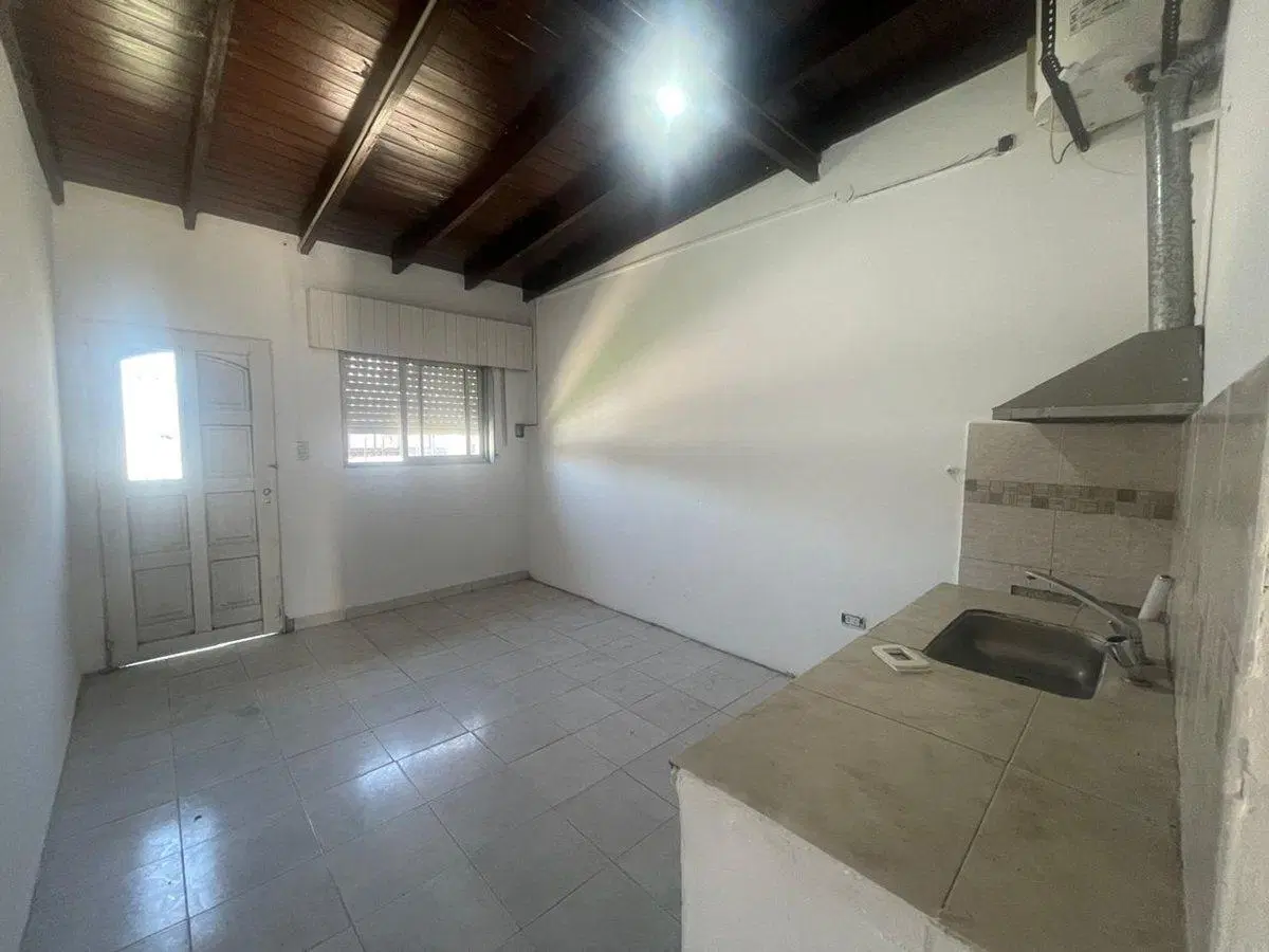 VENTA CASA 4 AMBIENTES GONZALEZ CATÁN 3