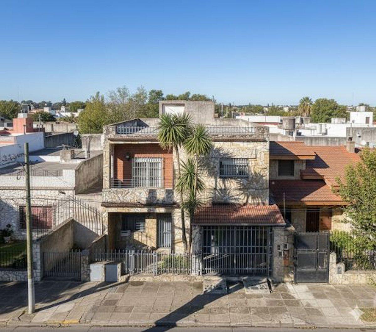 VENTA CASA 6 AMB EN RAMOS MEJIA APTA CREDITO