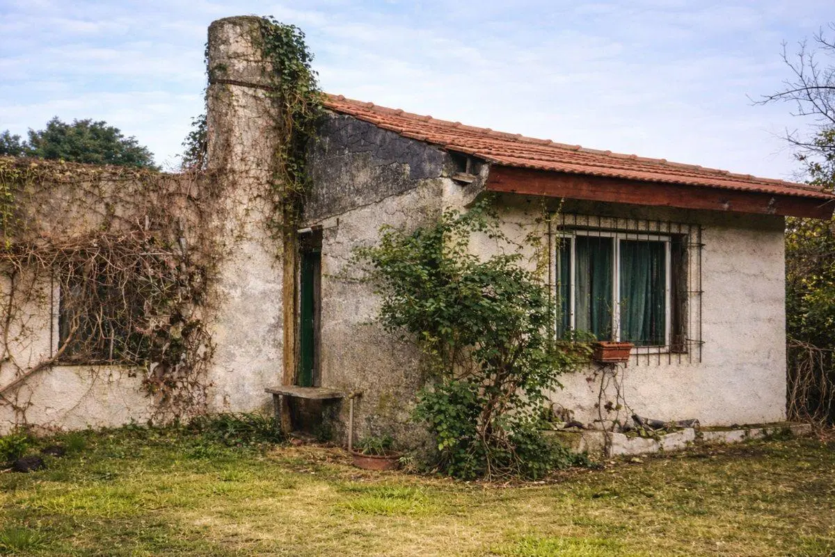 VENTA CASA 3 AMBIENTES MORENO C/JARDIN 2
