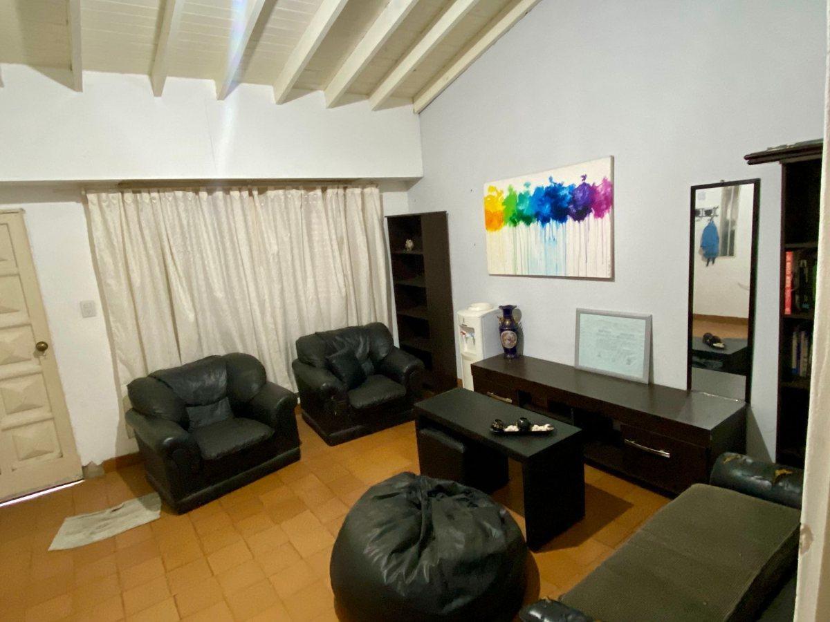 Foto de VENTA CASA 5 AMB C/PILETA QUINCHO JARDIN Y DEPTO, imagen 3