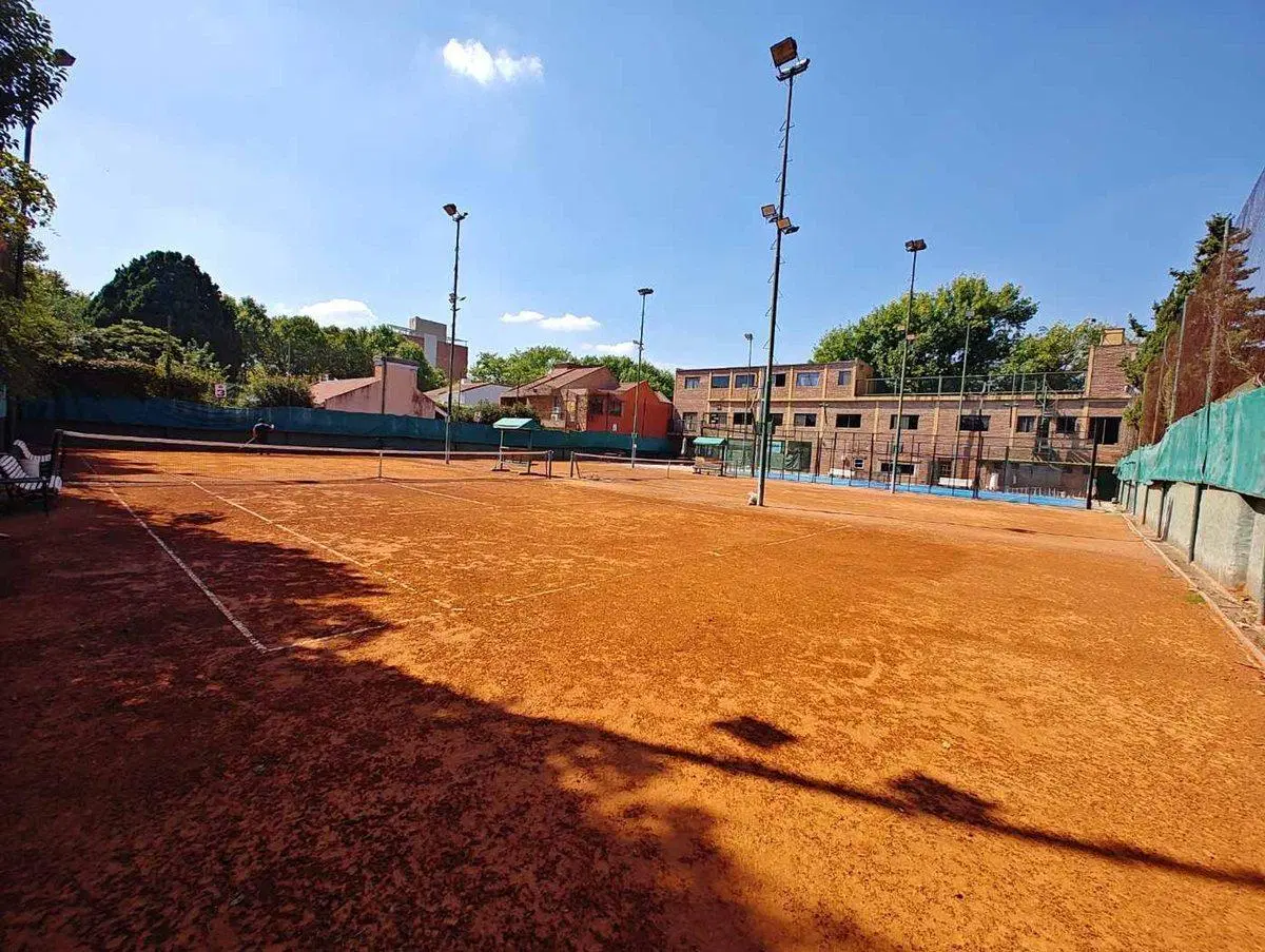 CLUB DE TENIS  C/GIMNASIO Y PADEL MONTE GRANDE 2