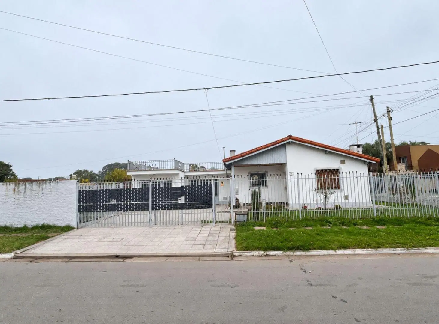 VENTA CASA 4 AMB CIUDAD EVITA DOBLE COCHERA PATIO 2