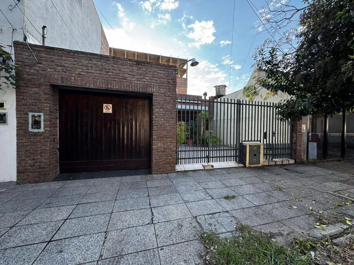 VENTA CASA 4 AMBIENTES CIUDADELA COCHERA PATIO 3