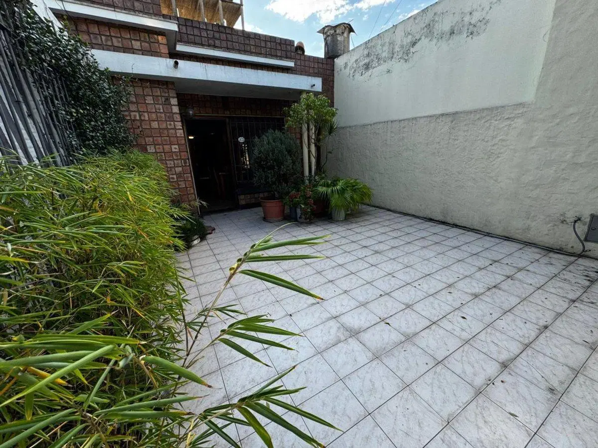 VENTA CASA 4 AMBIENTES CIUDADELA COCHERA PATIO 2