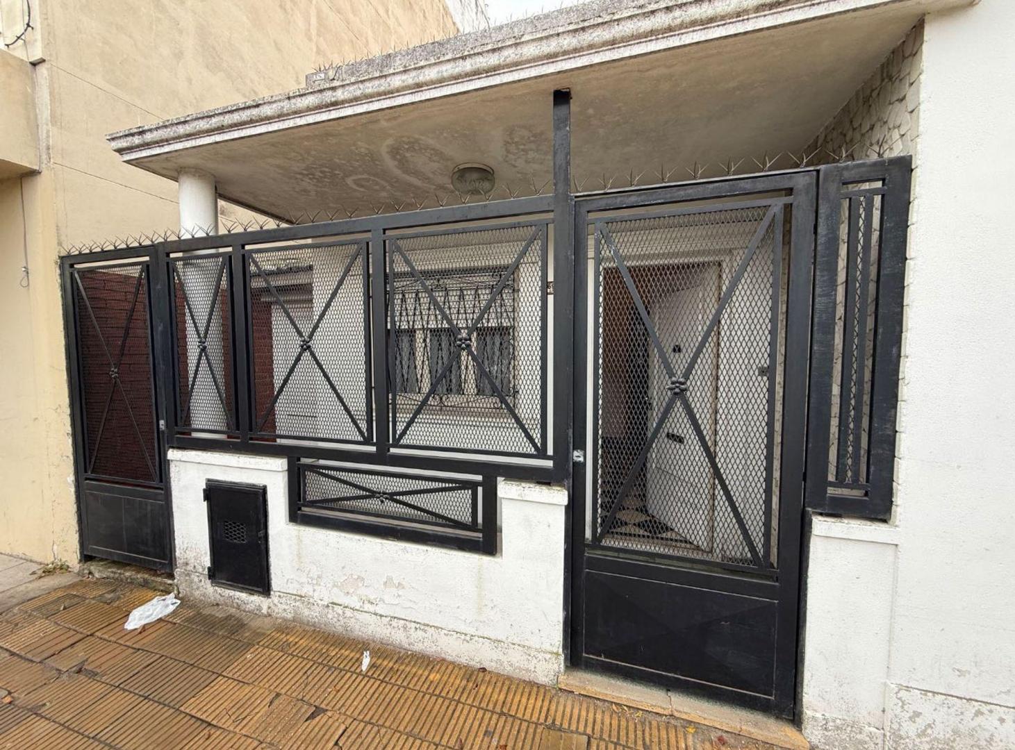 VENTA CASA 3 AMBIENTES JOSE L SUAREZ CON GALPON
