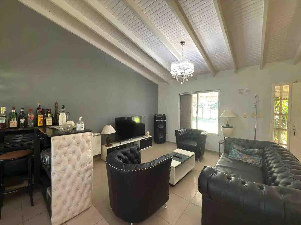 VENTA CASA 5 AMB DOMSELAAR  SOBRE LOTE 1400 MTS 2