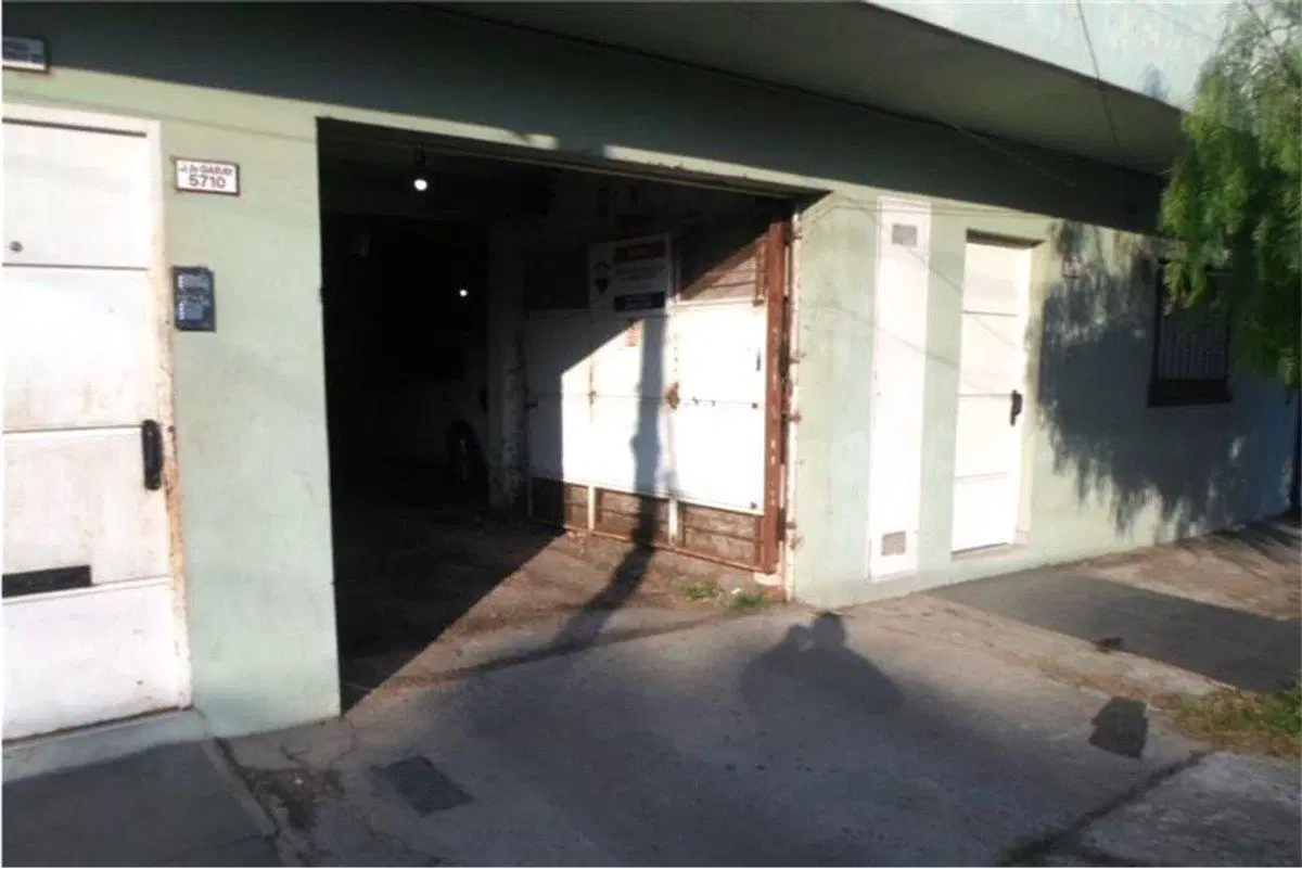VENTA GARAJE Y DEPARTAMENTO CASEROS  FINANCIACION 5