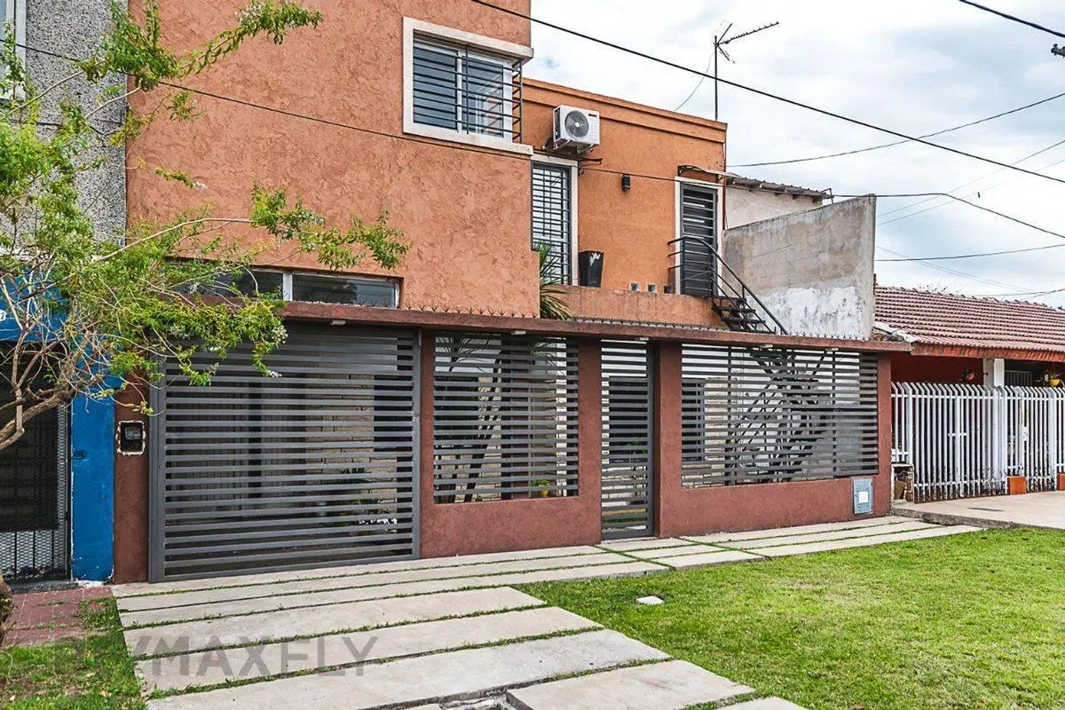 VENTA CASA DEPTO BLOQUE 6 AMB 3 COCHERAS TEMPERLEY 5