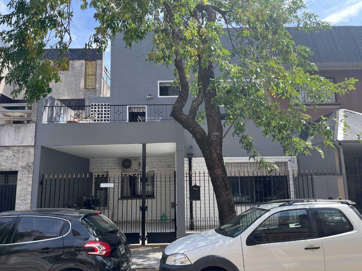 VENTA CASA 3 AMB LINIERS IMPERDIBLE