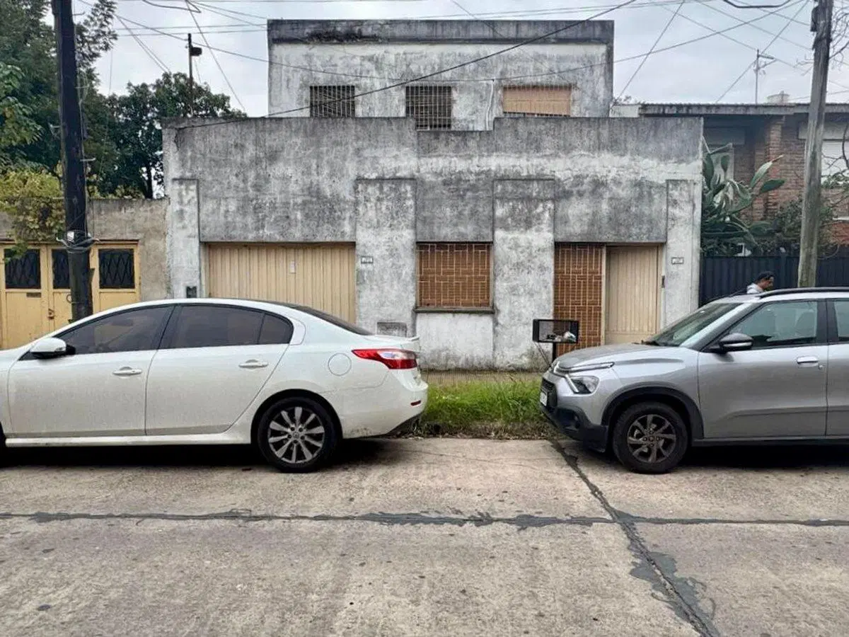 VENTA LOTE CIUDADELA CON DEPTO DE 3 AMB Y GARAGE 2