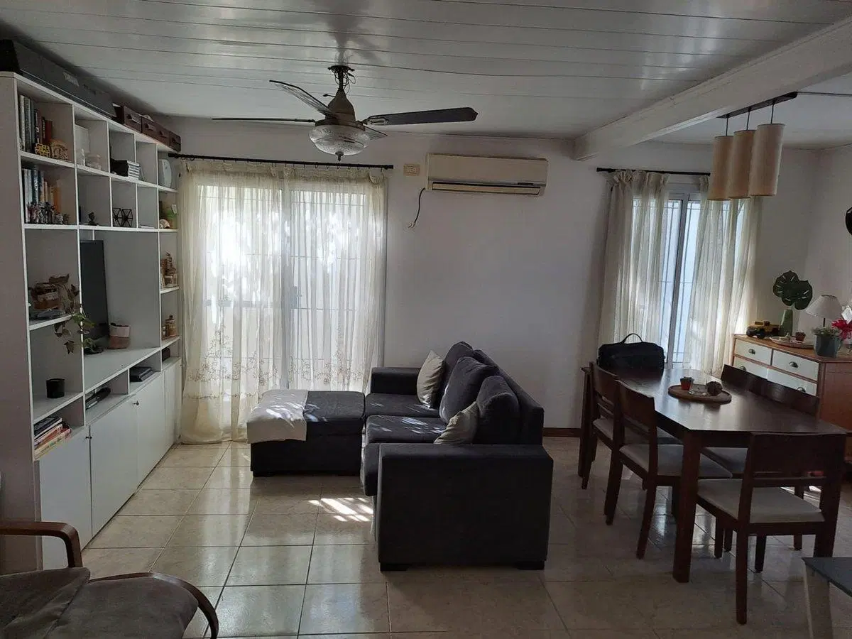 VENTA CASA  4 AMBIENTES GRAL RODRIGUEZ APTO CREDIT 5
