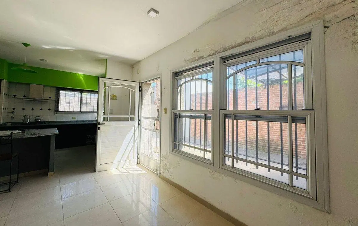 VENTA CASA 4 AMB LANUS COCHERA JARDIN FINANCIA 4