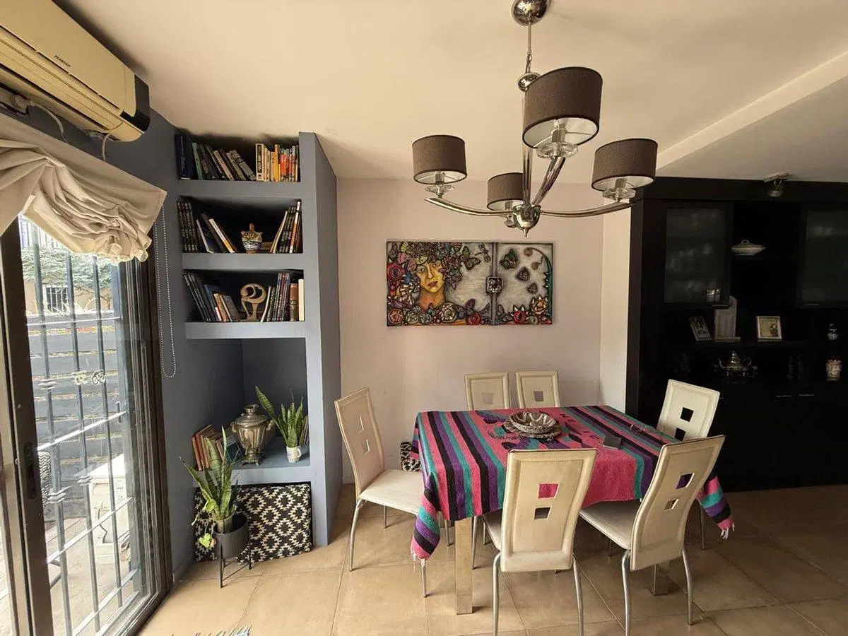 VENTA CASA 4 AMB MORENO CON COCHERA BARRIO CERRADO 4