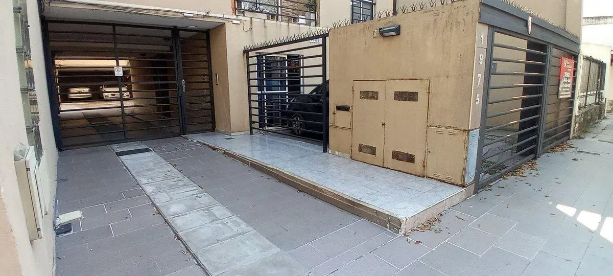 VENTA DE COCHERA CUBIERTA EN CASEROS FINANCIACION 5
