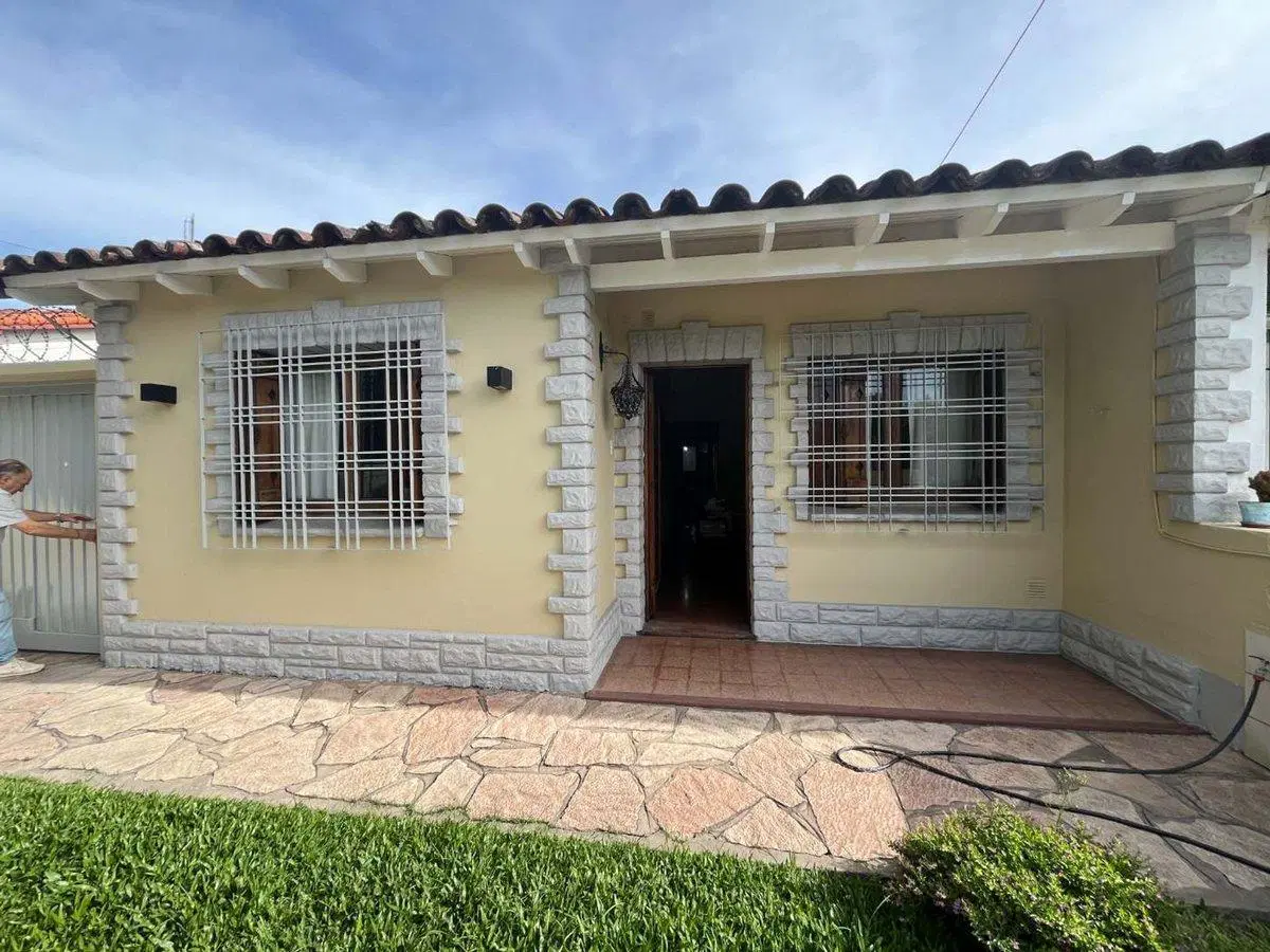 VENTA CASA 4 AMBIENTES CIUDAD EVITA + DEPTO 5