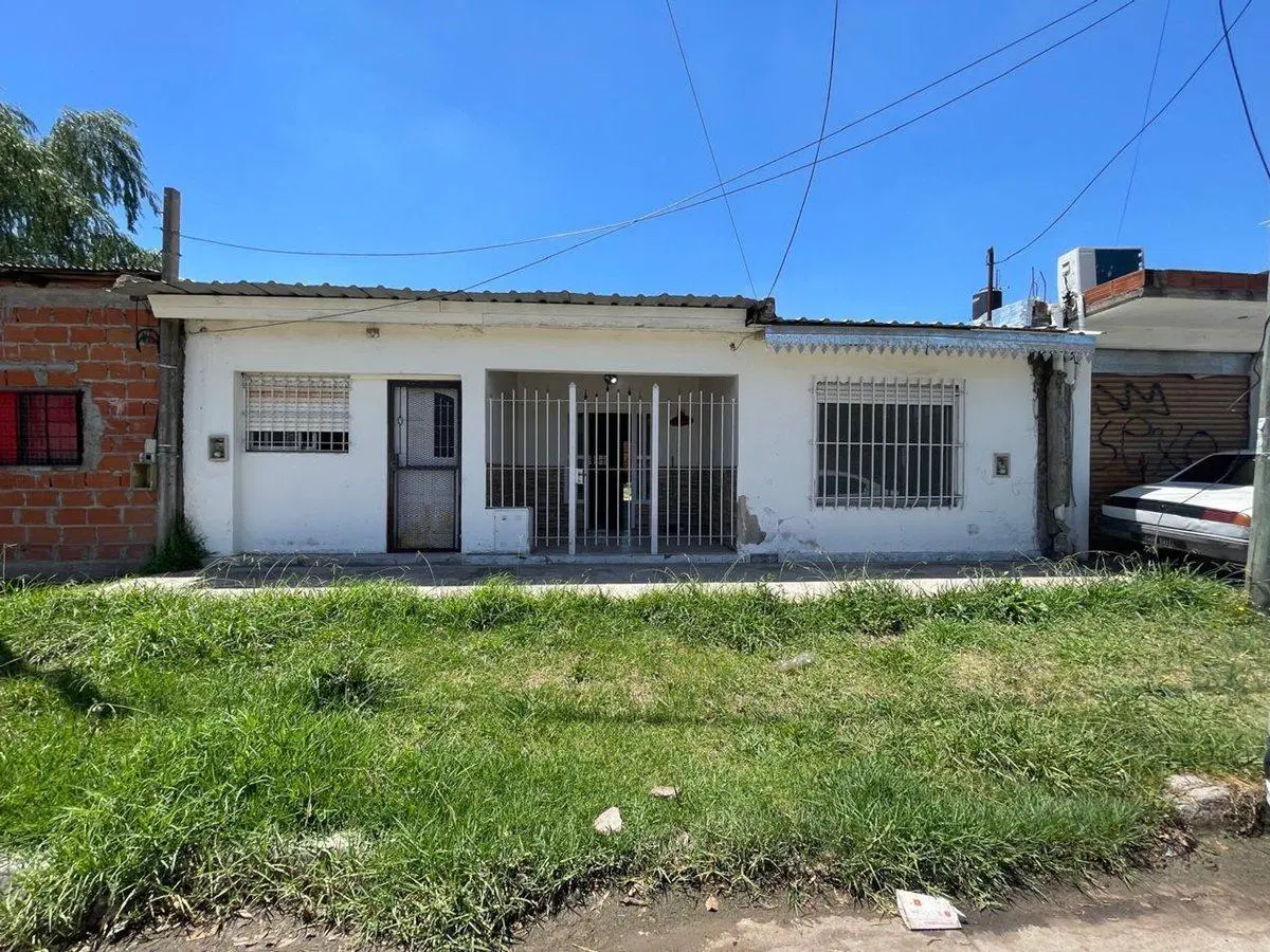 VENTA CASA 4 AMBIENTES GONZALEZ CATÁN 2
