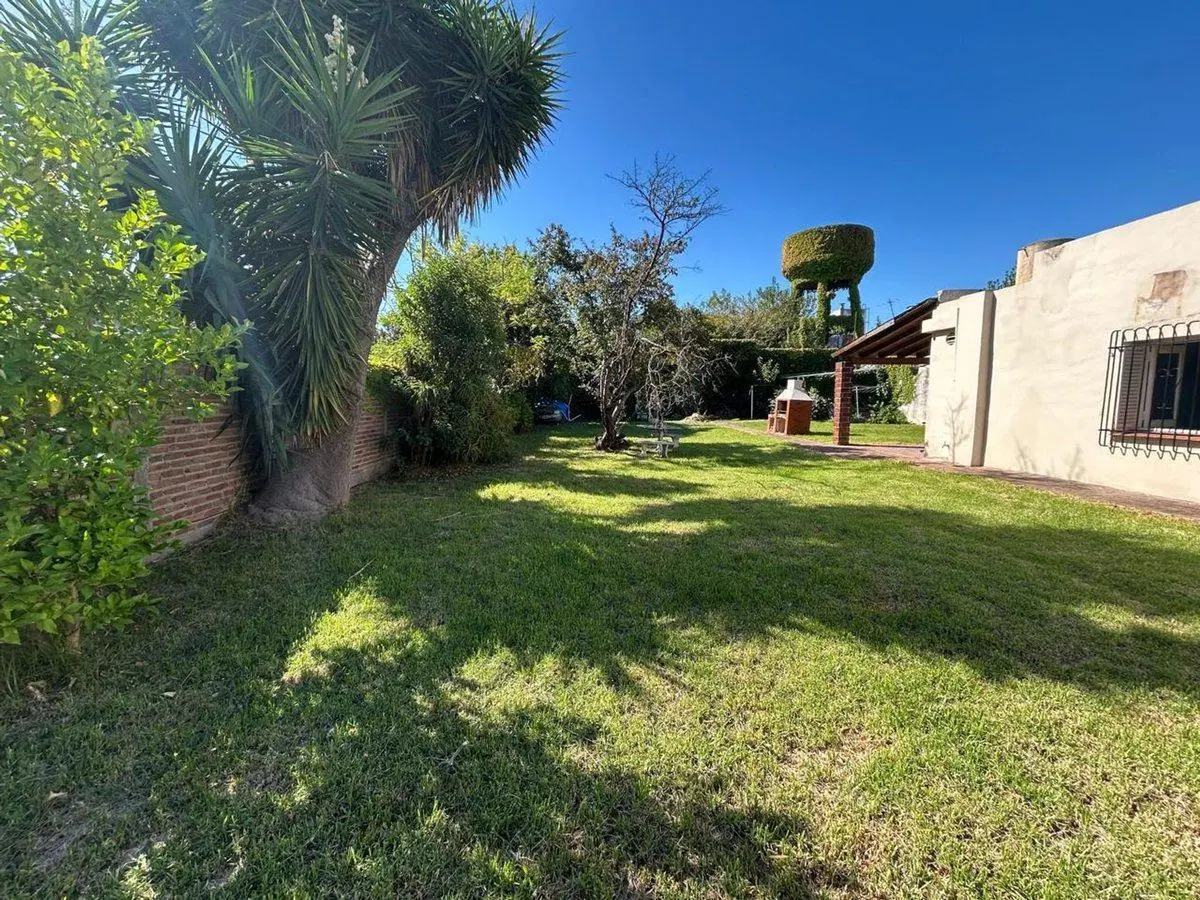 VENDE CASA 3 AMBIENTES Y LOTE 300MTS  FCIO.VARELA 2