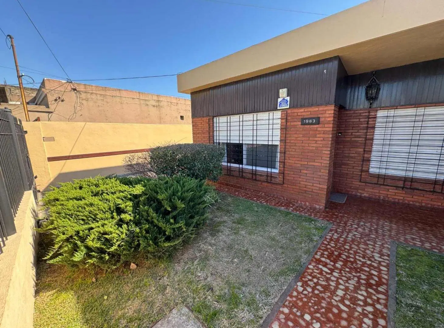 VENTA CASA 4 AMBIENTES LAVALLOL PILETA 2