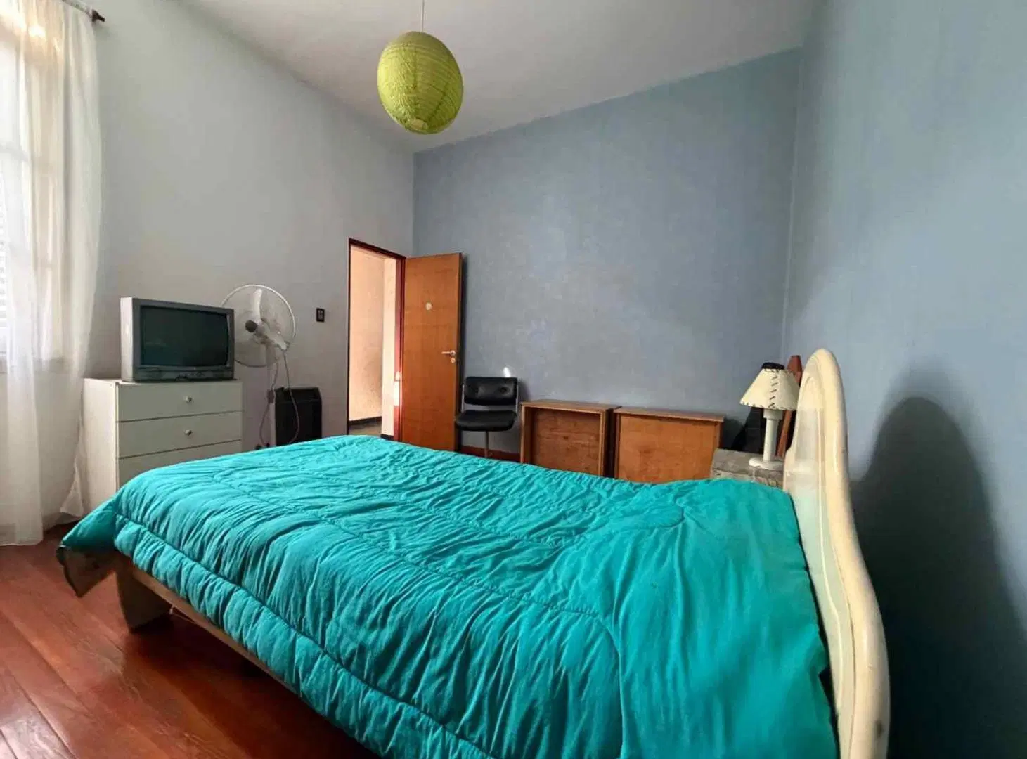 VENTA CASA 3 AMB LINIERS CON PATIO Y DEPENDENCIA 4