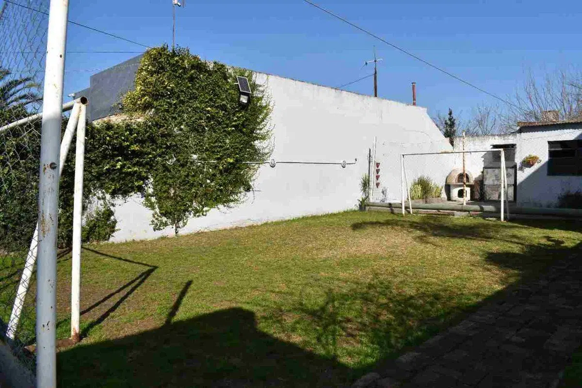 VENTA CASA 4 AMBIENTES EN CASTELAR PATIO GARAGE 3