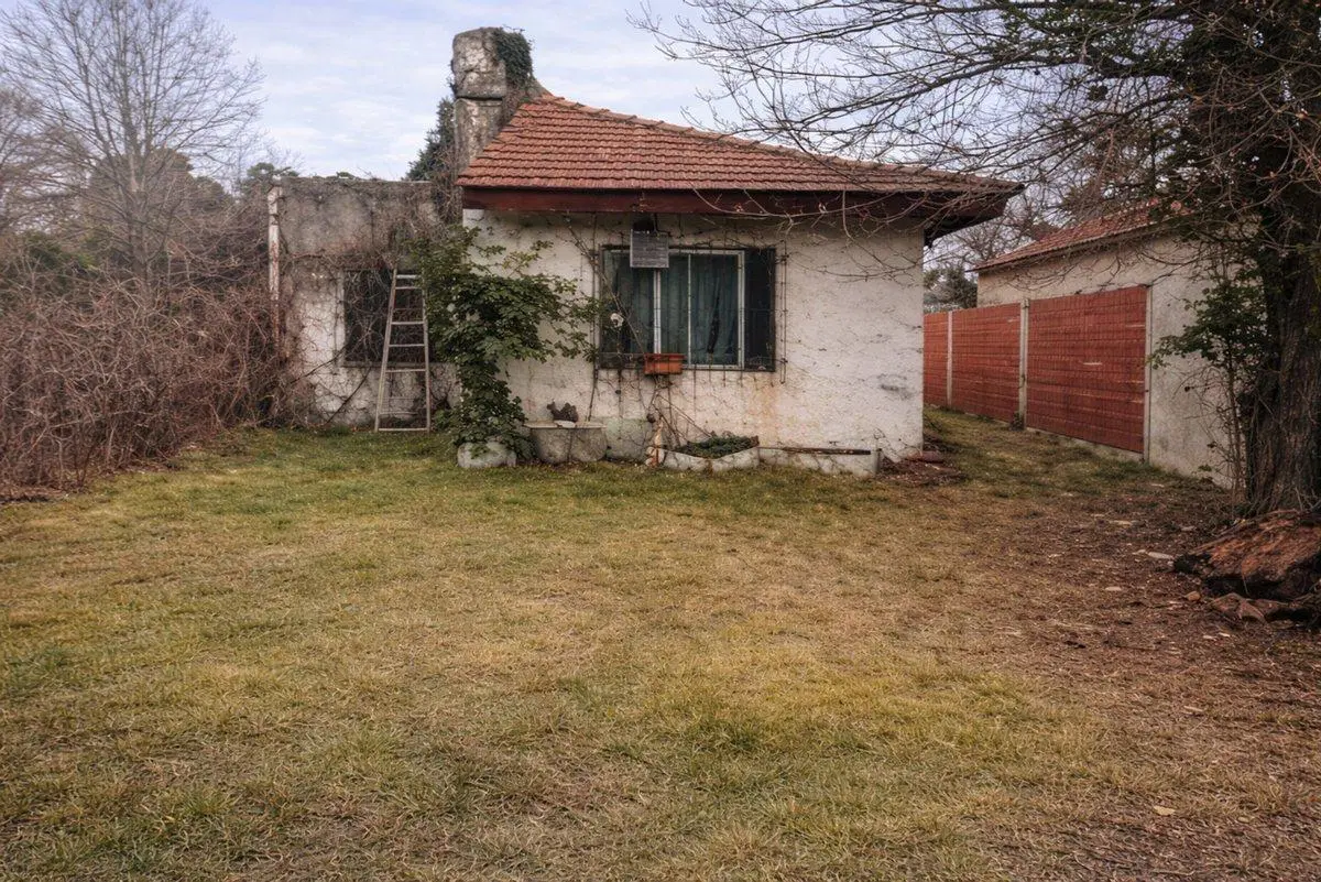 VENTA CASA 3 AMBIENTES MORENO C/JARDIN 4