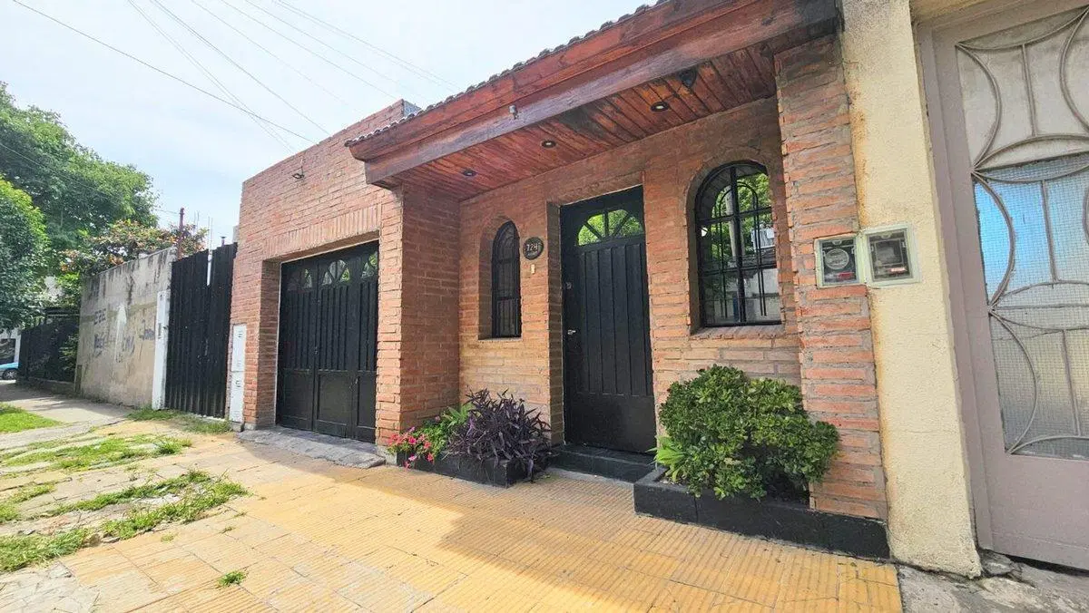 VENTA CASA 3 AMBIENTES LOMAS DEL MIRADOR APT CRED 2