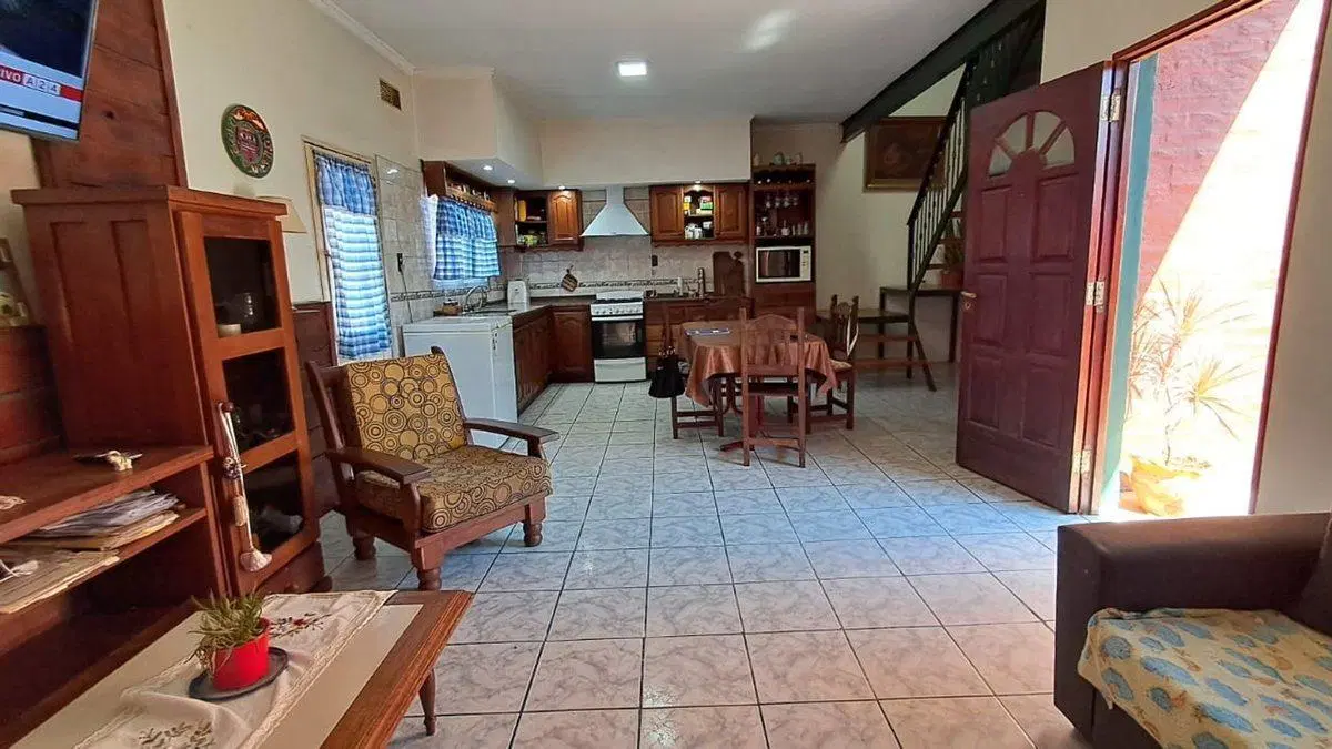 VENDE CASA 4 AMBIENTES CAÑUELAS 3