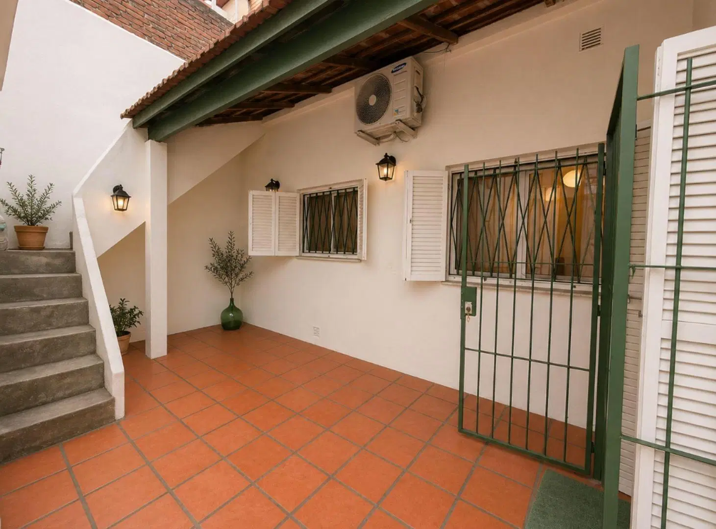 VENTA CASA 3 AMBIENTES JOSE L SUAREZ CON GALPON 8