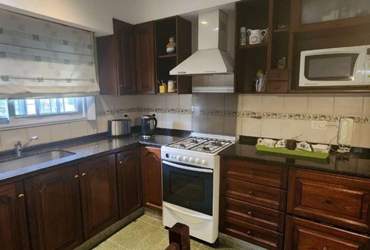 VENTA CASA 3 AMBIENTES LOTE EN ESQUINA TEMPERLEY 8