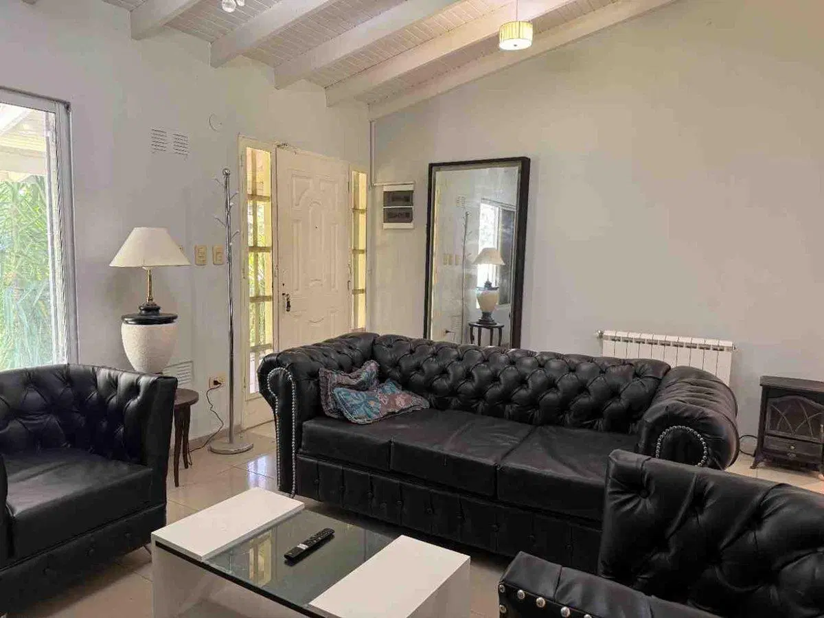 VENTA CASA 5 AMB DOMSELAAR  SOBRE LOTE 1400 MTS 2