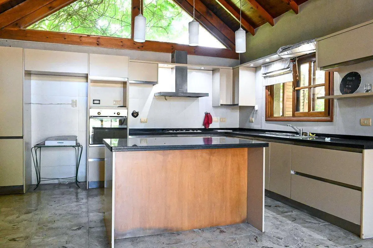 VENTA CASA 5 AMB CALZADACENTRO PILETA FONDO QUINTA 4