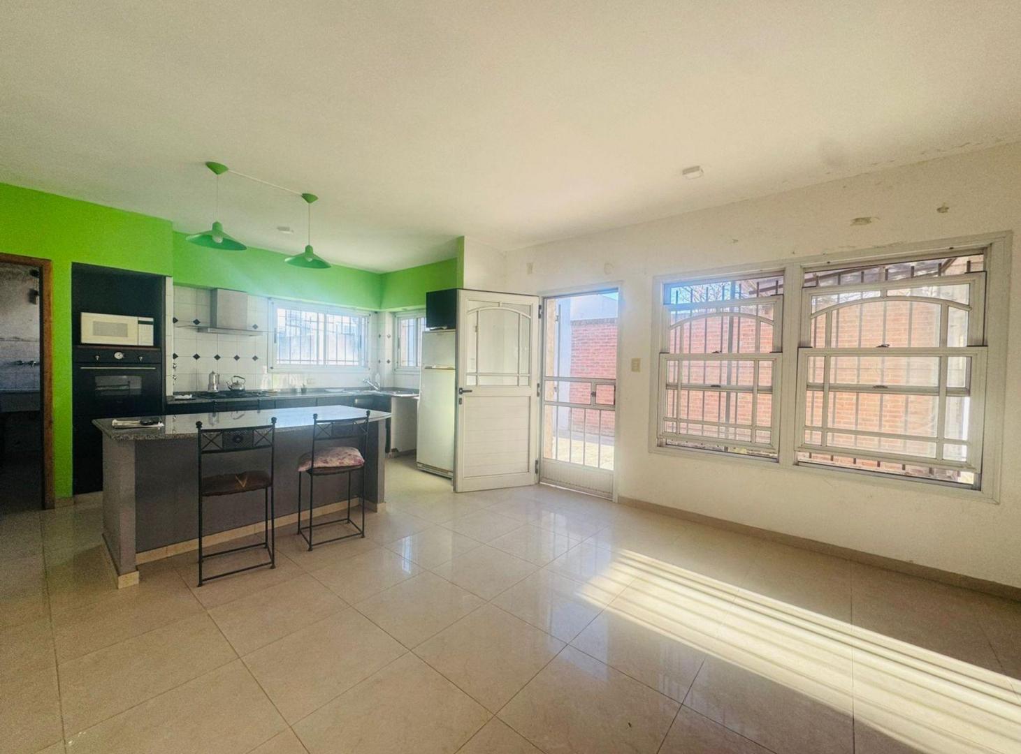 Foto de VENTA CASA 4 AMB LANUS MODERNA JARDIN COCHERA, imagen 1