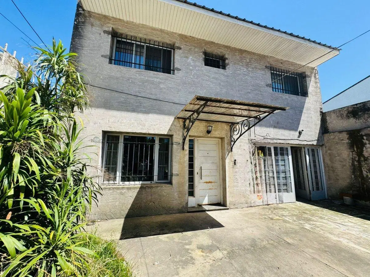 VENTA CASA 4 AMB LANUS MODERNA JARDIN COCHERA 2
