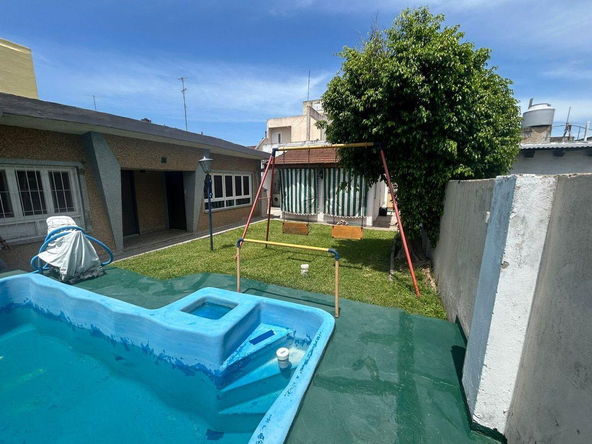 Foto de VENDE CASA 4 AMB PILETA- POSIBILIDAD 2DA VIVIENDA, imagen 5