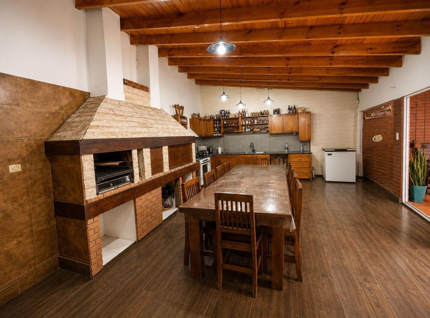 Foto de VENTA CASA 4 AMBIENTES SAN JUSTO COCHERA PILETA, imagen 2