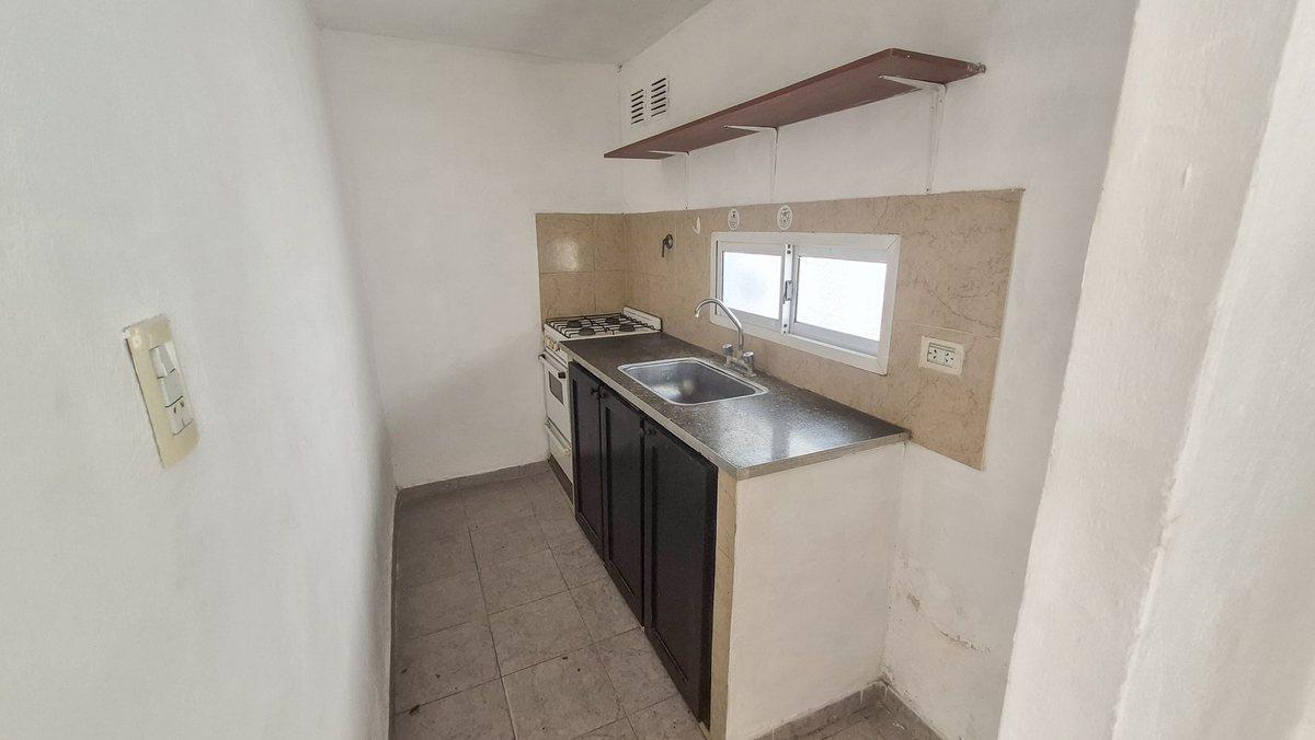 Foto de VENTA CASA 8 ESPACIOS EN BLOQUE INVERSION MERLO, imagen 2