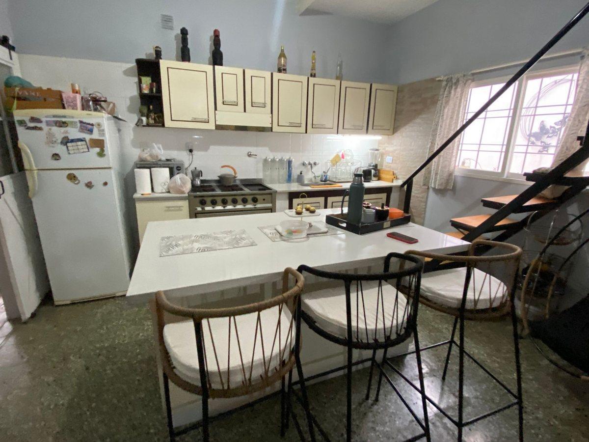 Foto de VENTA CASA 5 AMB C/PILETA QUINCHO JARDIN Y DEPTO, imagen 2
