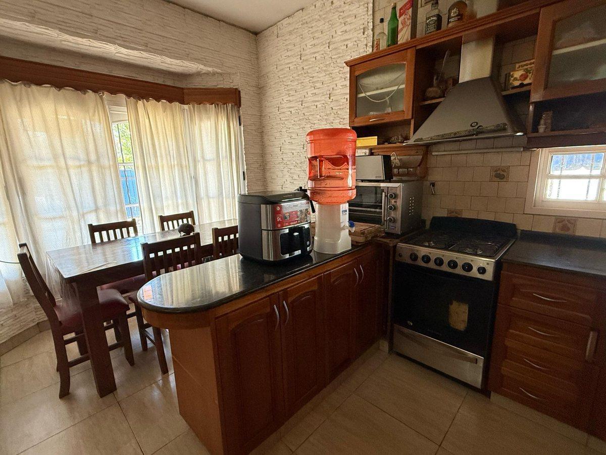 Foto de VENTA CASA 4 AMBIENTES VIRREY DEL PINO C/ QUINCHO, imagen 1