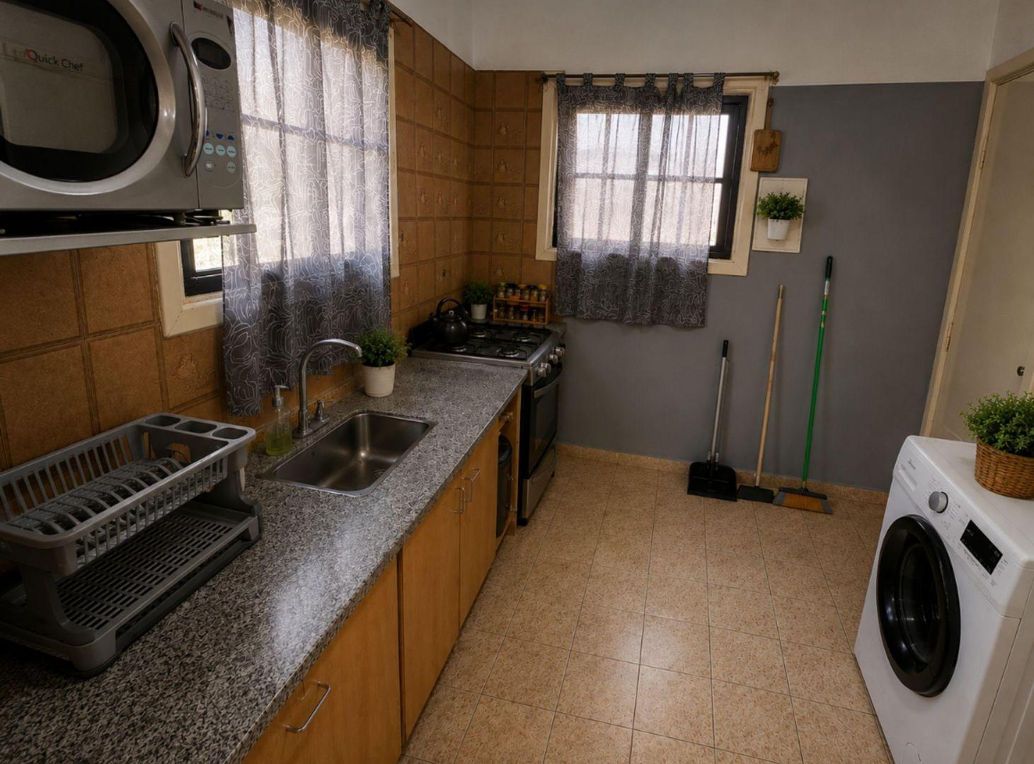 Foto de VENTA CASA 4 AMB CIUDAD EVITA DOBLE COCHERA PATIO, imagen 4
