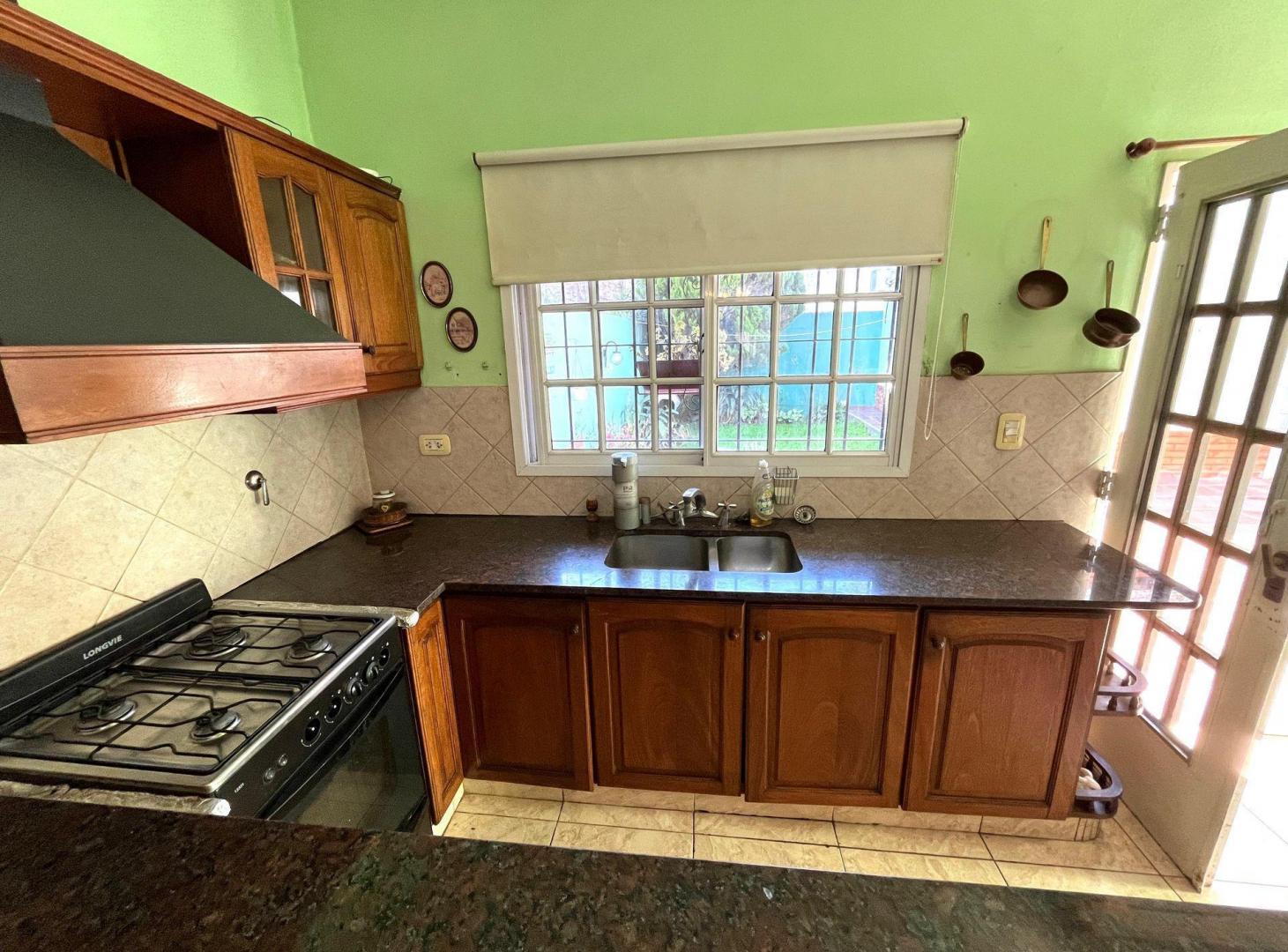 Foto de VENTA CASA 4 AMBIENTES MORON FRENTE TERRENO PROPIO, imagen 2